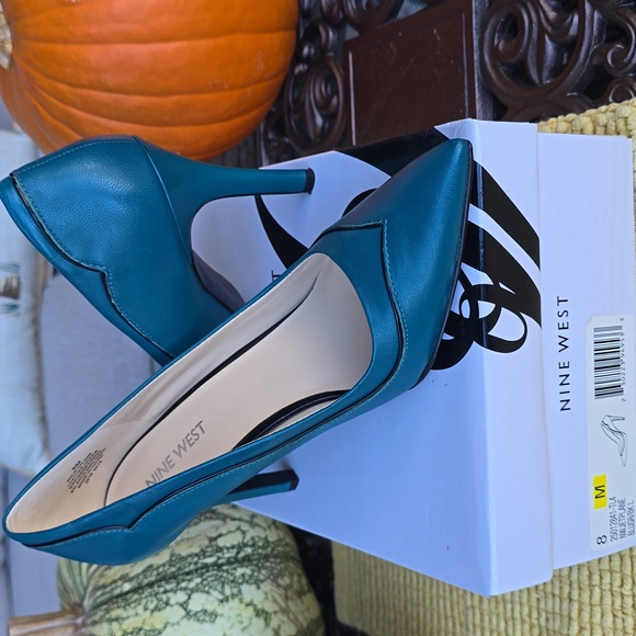 Nine West Turquiose Heels - Picture 2 of 11